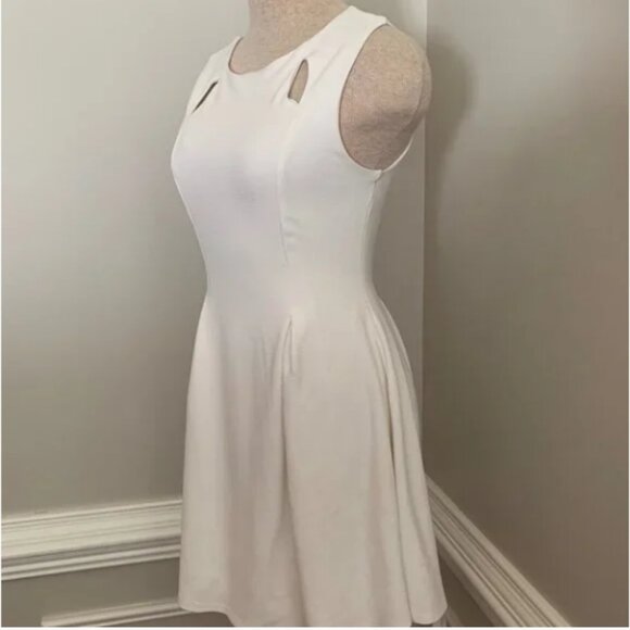 Monteau Sleeveless Fit and Flare Dress with Cut Out Detail Size Medium - Picture 3 of 8